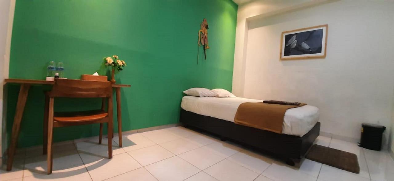 The Cabin Tugu Hostel Yogyakarta Esterno foto