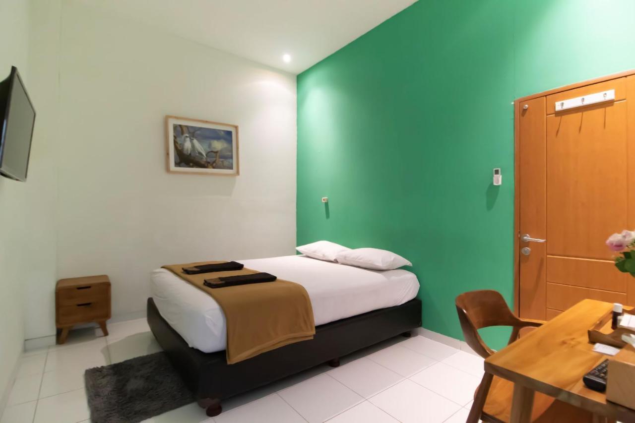 The Cabin Tugu Hostel Yogyakarta Esterno foto