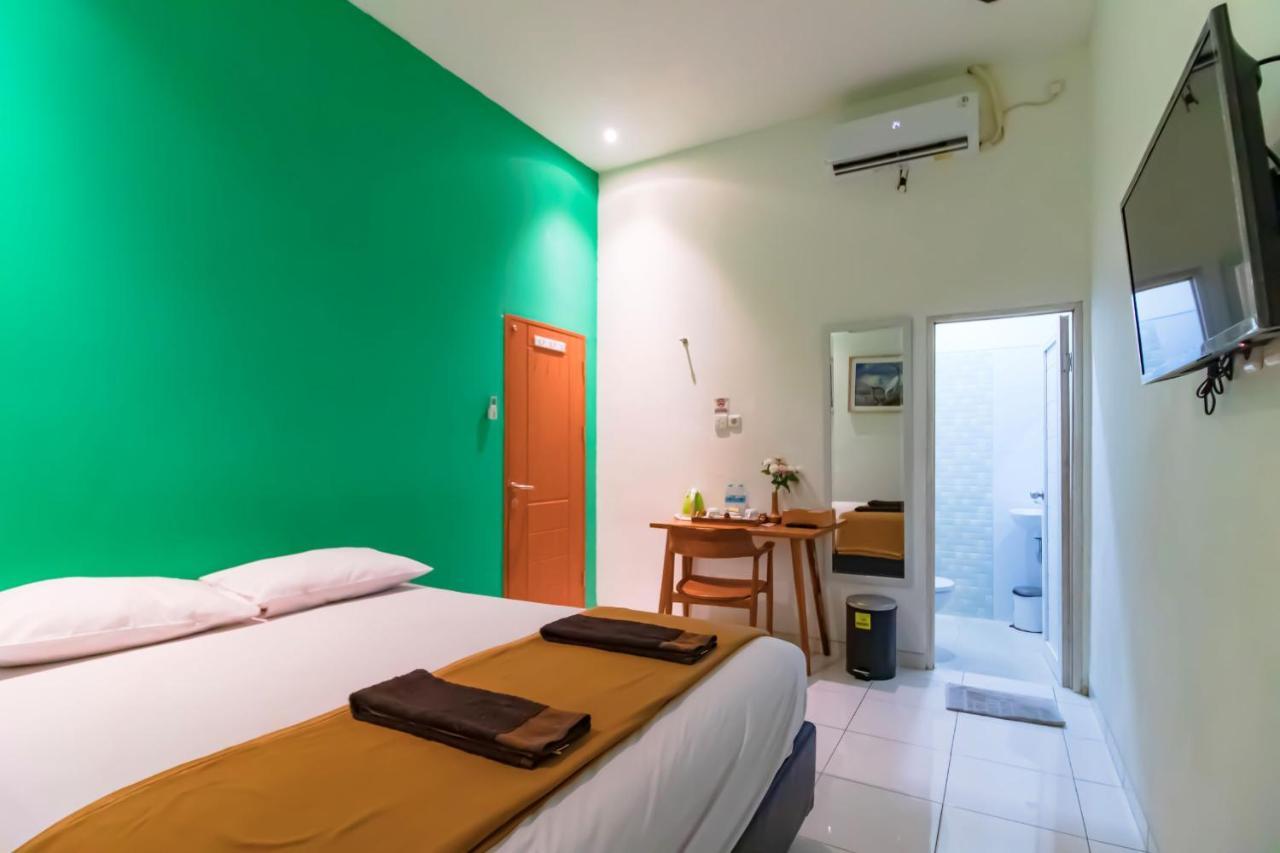 The Cabin Tugu Hostel Yogyakarta Esterno foto