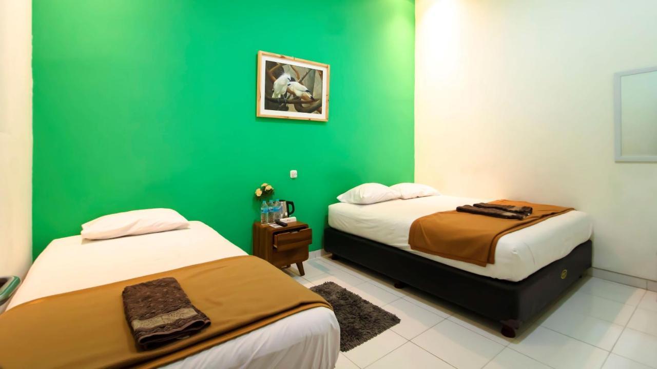The Cabin Tugu Hostel Yogyakarta Esterno foto
